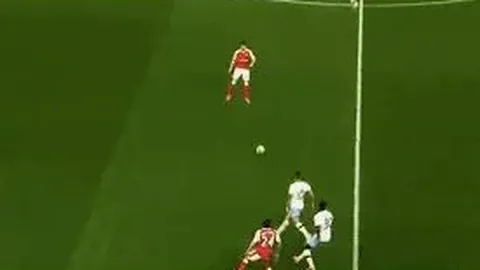 何超莲与窦骁共录节目，甜蜜互动镜头中深情吻别